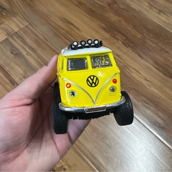 Volkswagen Van Samba Maisto 4x4 Rebels scale 1/40 Yellow VW Toy Car Lifted‎ - Picture 3 of 9
